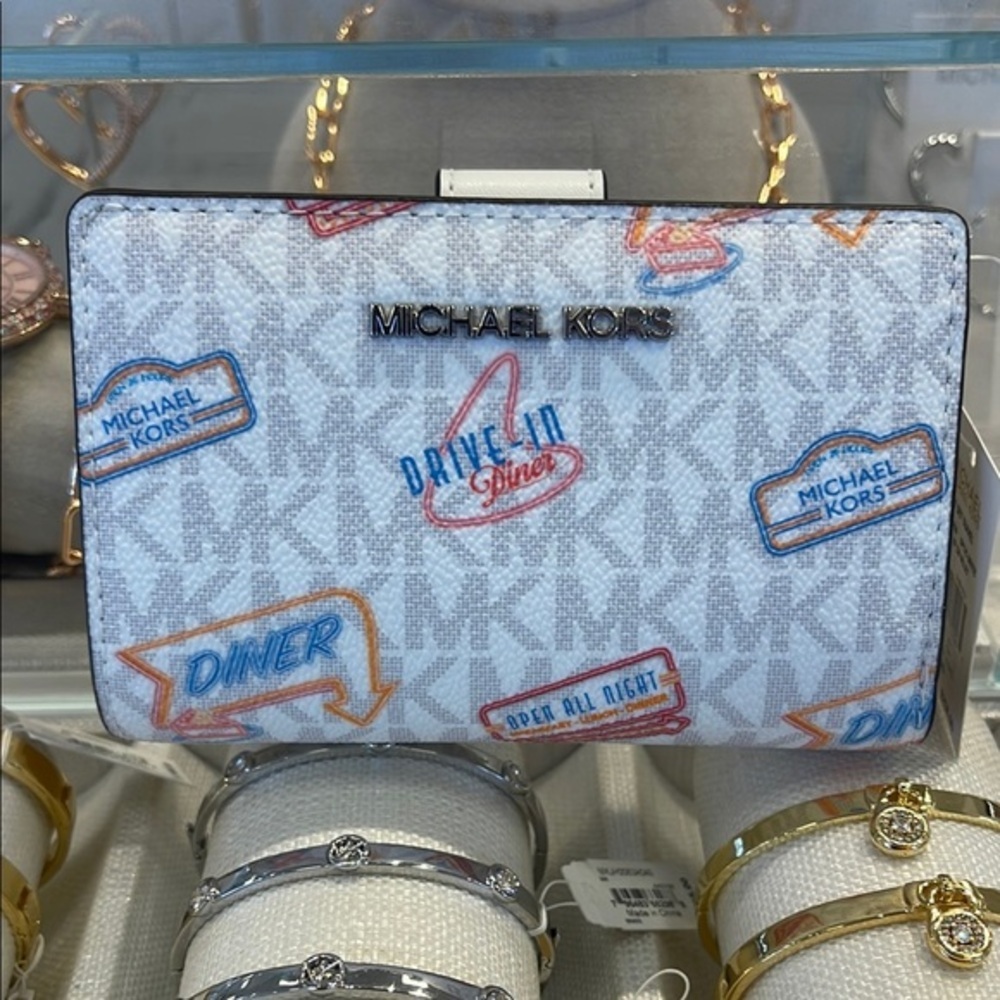 Michael Kors Jet Set Travel Md Printed Signature Logo Bi-Fold Wallet
Optic White